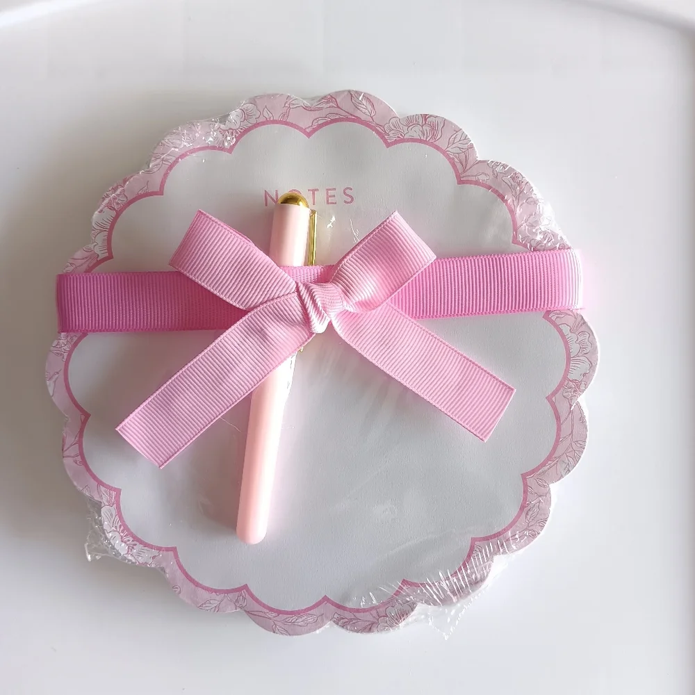 OCS Designs Round Scalloped Edge Listpad 100 Sheets Petals on Pink White 7
